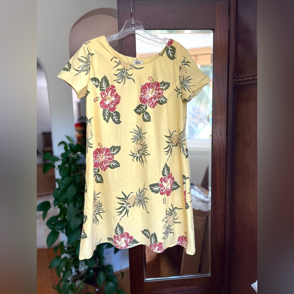 Vintage Pau Hana Hawaii Dress. Size medium.